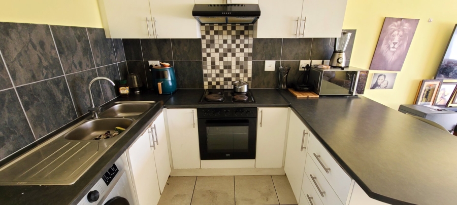 2 Bedroom Property for Sale in Stratford Green Western Cape